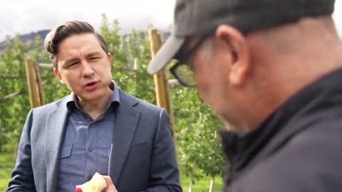 Pierre Poilievre exposes what a fraud the media is all while munching on an apple
