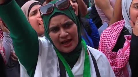 Milan, Muslims celebrate Islamic terrorists Hamas: "Israel terrorist!