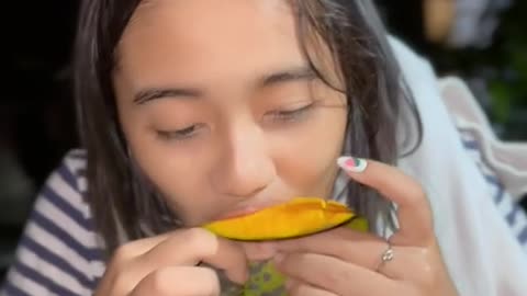 review and taste the taste of freshly picked fresh mangoes