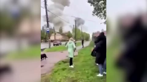 Eyewitness captures explosion in Ukraine's Chernihiv