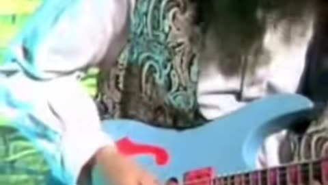 Paul Gilbert CRAZY guitar shredding from a 1989 video!