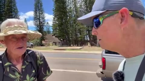 Cars blockaded in by Police during Hawaii Fires