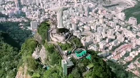 Flying over the breathtaking Rio de Janeiro 🇧🇷 Thanks to the video credit 😊