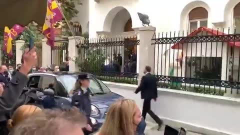 Greek Orthodox Priest shouts at Pope Francis, "Pope you're a heretic!"