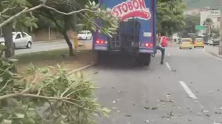 Camión sin freno cerca al Terminal de Bucaramanga