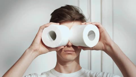 binoculars made of toilet paper