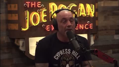 Joe Rogan asks Sanjay Gupta if it bothers him that CNN lied about Rogan taking horse dewormer for covid.