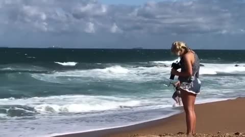 Kitesurf yellow board faceplant