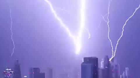 Breathtaking Lightning Strikes in Dubai