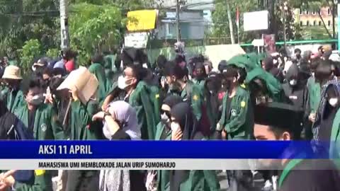 (ACTION DEMONSTRATION 11 APRIL 2022) UMI STUDENTS BLOCKED URIP SUMOHARJO STREET