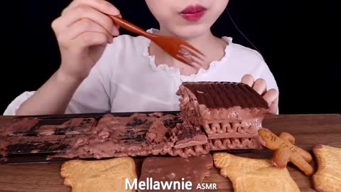 ASMR MUKBANG ｜CHOCOLATE ICE CREAM CAKE, MILKA COOKIES