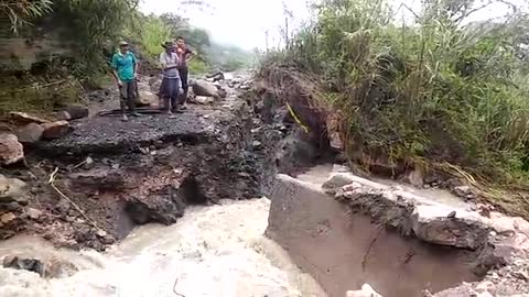 Desbordamiento de una quebrada agrava la situación por falla geológica en Enciso