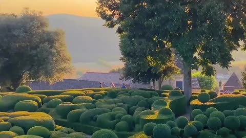 How incredible is this view and would you love to explore Dordogne? 🙌