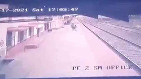 Indian 'superhero' rescue young boy from train.