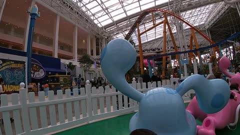 Flying dogs at Nickelodeon Universe