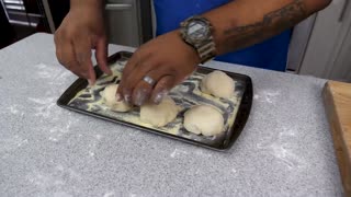 Homemade Garlic Dinner Rolls