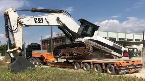 Transporting The Caterpillar 375 Excavator - Fasoulas Heavy Transports