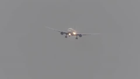 UNBELIEVABLE CROSSWIND LANDINGS during a STORM with 20 ABORTED LANDINGS - GO AROUND !