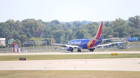 Southwest Airlines Boeing 737-800 landing at St. louis Lambert Intl Airport