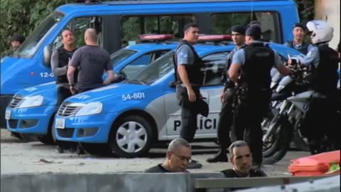 Tiroteio entre policiais e traficantes em Copacabana