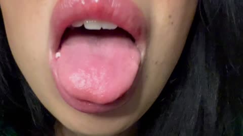 ASMR LENS LICKING CHEWING GUM MOUTH SOUNDS KISSING