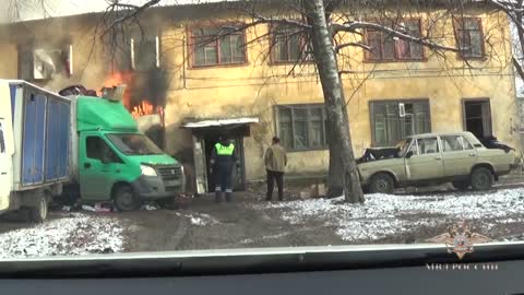 Quick-Thinking Cops Use Lorry To Rescue People From Fire