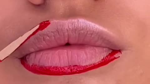 Best viral trick to make your lips look more fuller