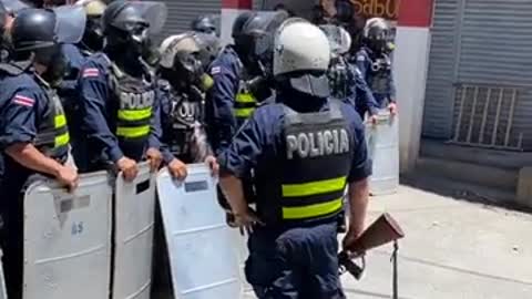 Precaristas se amotinan en La Carpio tras desalojo