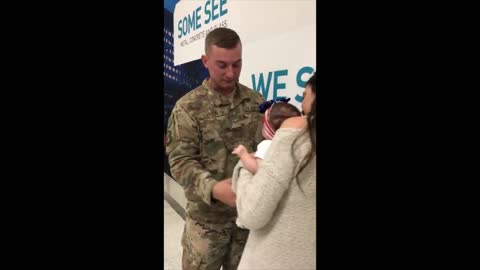 Soldier at Texas Airport Seen Holding His Baby for the First Time