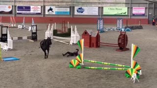 Spectacular fall from jumping horse