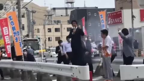 Momento exacto del atentado que mató al exprimer ministro de Japón