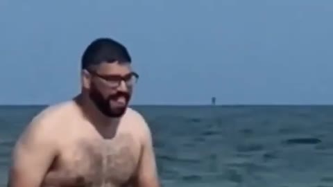 El abdomen más marcado de la playa!