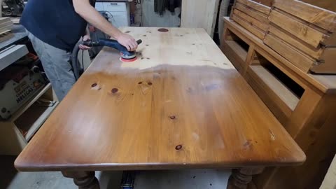 Sanding Down A Table Top With The Bosch GET65-5 Orbital