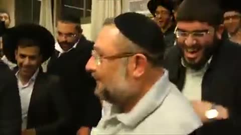 Rabbi Sings As He Smashes Iphone