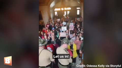 "Let Us In!" -- CHAOS at TN State Capitol as Officers Hold the Line Against Angry Protesters