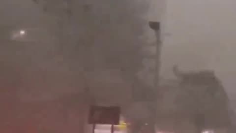 🇨🇳 A severe storm and downpours have reached one of the largest cities in