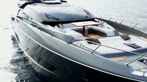 Sail into Luxury Now: Unveiling the RIVA 88 Folgore 2021