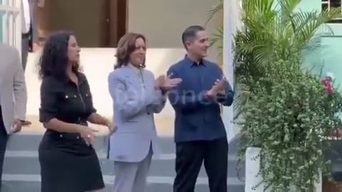 Kamala Harris unknowingly claps along with a song in Spanish