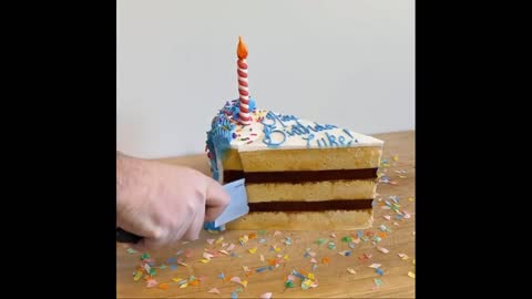 ASMR realistic cake cutting