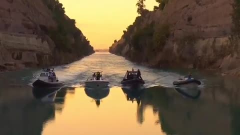 Stunning scenery in the Corinth Canal! 🧡🇬🇷