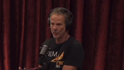 Joe Rogan and Peter Berg on how Evil the Sackler Family is who Created the Opioid Epidemic