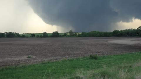 RAW Storm Chase footage - Abilene/Chapman Kansas Tornado May 25, 2016.