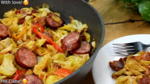 Wie man gebratenen Kohl macht. Mein Mann bittet darum,dieses Abendessen dreimal pro Woche zu kochen!