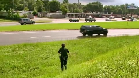Watch the escape of a controversial US police chase criminal