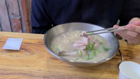 Korean Food : Noodle Soup with Chicken