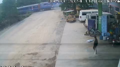 Accidente de bus y tren en Cambodia