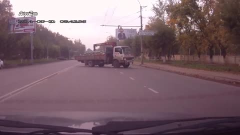 Russian Policeman Commandeers Car That Witnessed Hit And Run