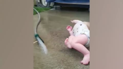 Babies Love Playing in Water - Funniest Summer Baby Fails