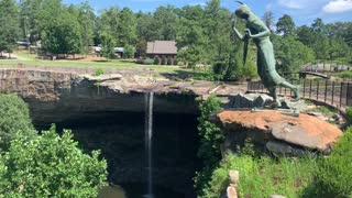 Hiking at Noccalula Falls - Gadsden, Alabama