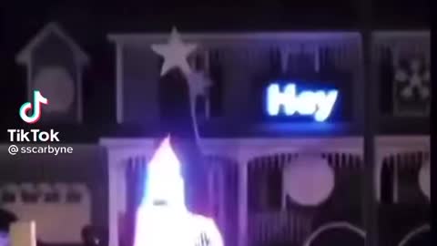 Very Funny and Entertaining Christmas Light Skit